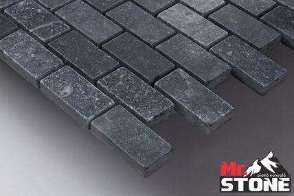 mozaic-marmura-black-brick-tumbled-2,3x4,8-detaliu